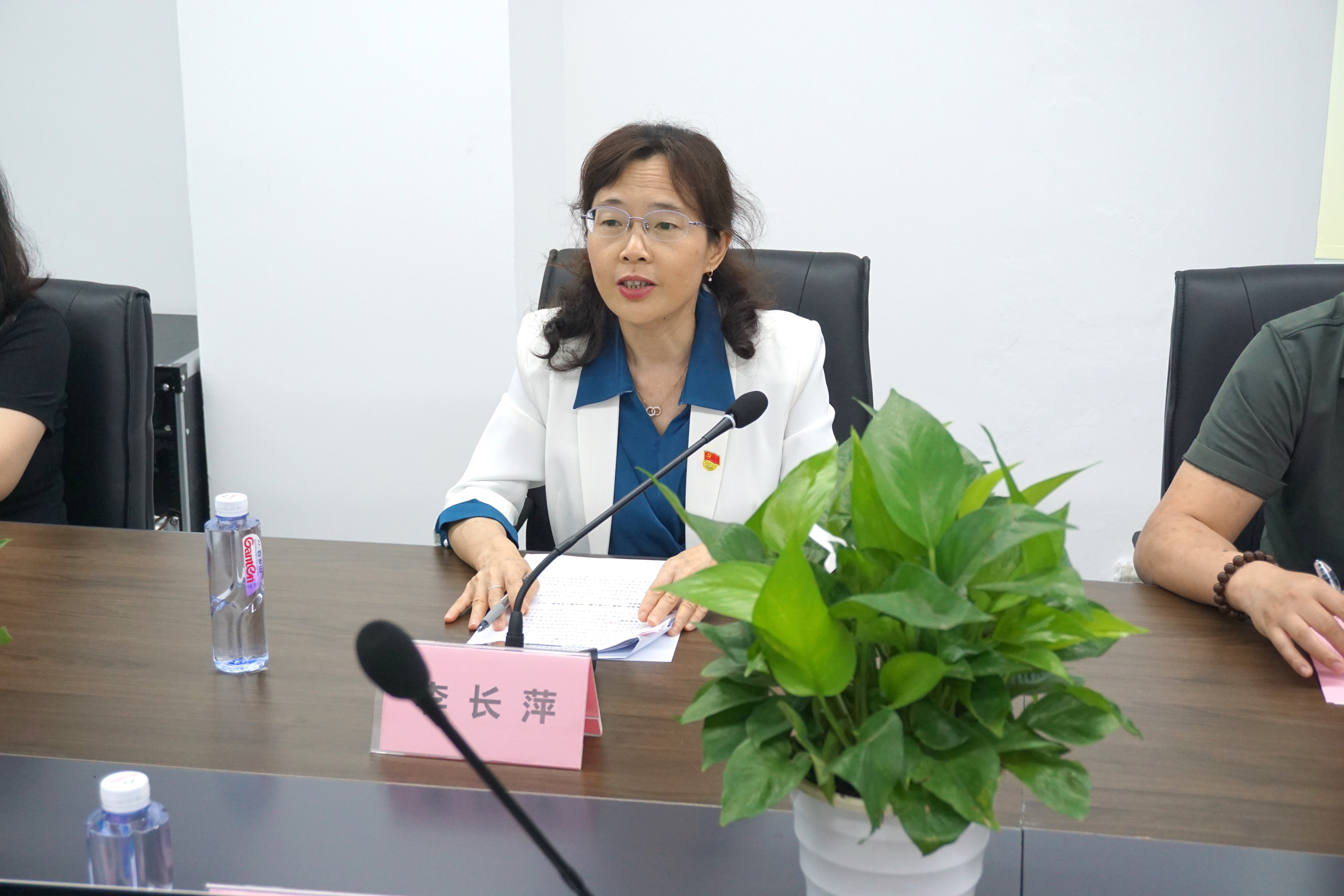 李长萍书记.jpg 李长萍书记.jpg