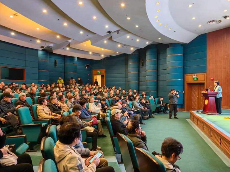 图1 参加2026年离退休干部全国两会精神传达暨校情通报会.jpg 图1 参加2026年离退休干部全国两会精神传达暨校情通报会.jpg