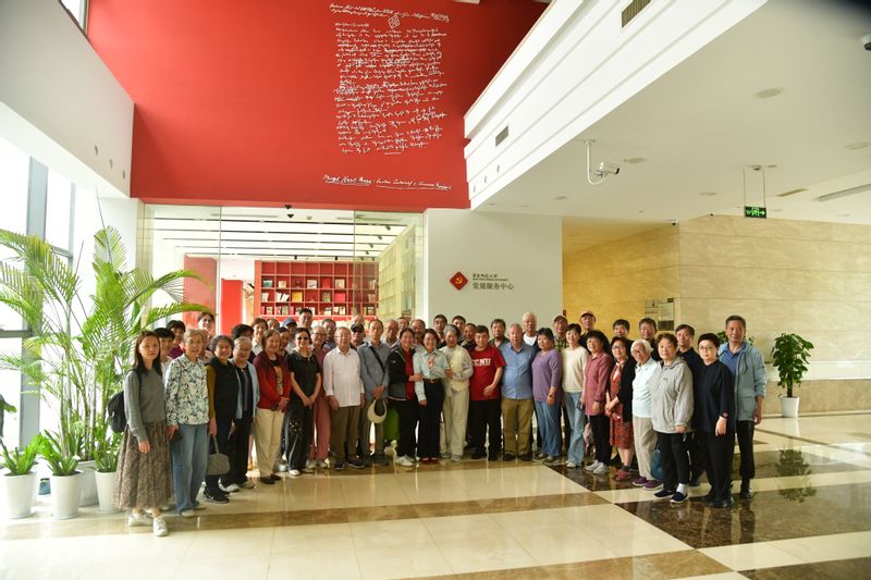 图9 参观学校党建服务中心.JPG 图9 参观学校党建服务中心.JPG